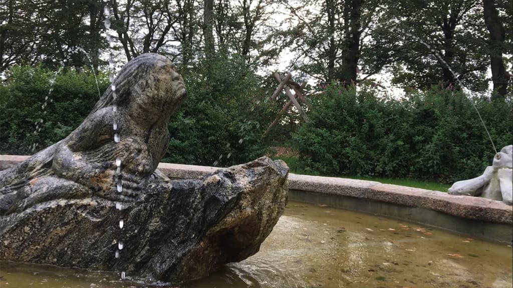 Meerjungfrau-Brunnen in Bække